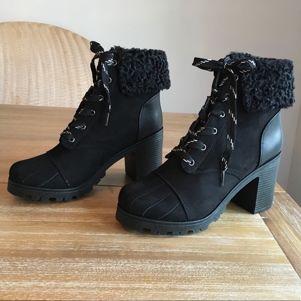 QUPID CUTE BLACK SHERPA EMBROIDERED HIKER BOOT SZ7
